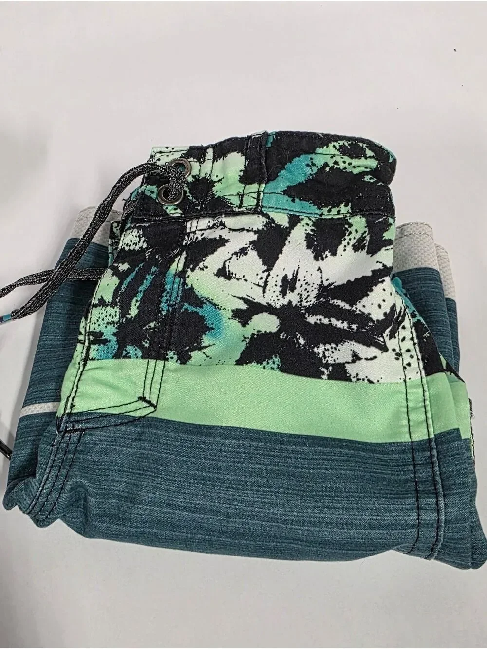 Quiksilver Boy's Board/Swim Shorts Teal, Green & Black, Size 3